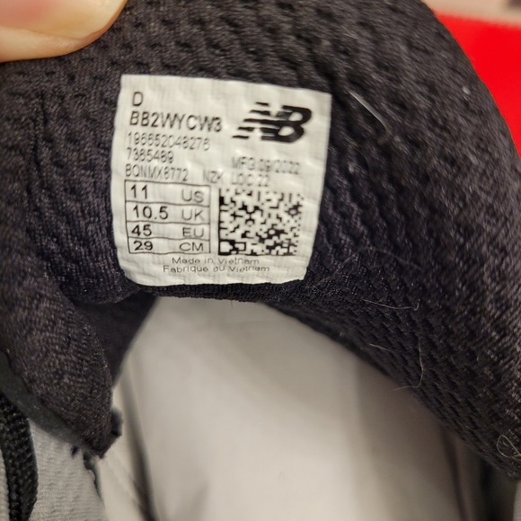 New Balance men's athletic shoes - Picture 11 of 12